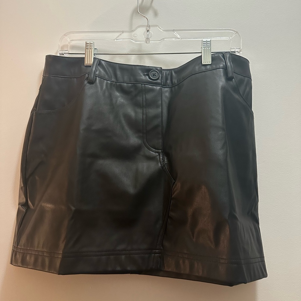 Faux leather mini skirt